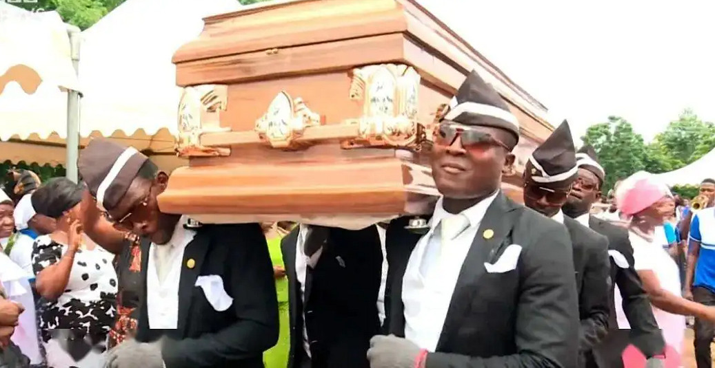 老二次元已經開始研究骨灰盒上雕點啥了