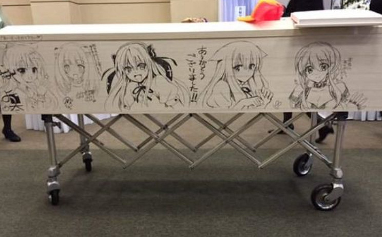 老二次元已經開始研究骨灰盒上雕點啥了