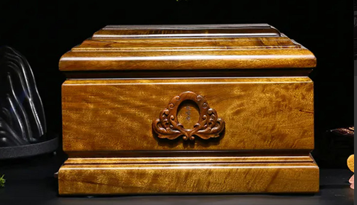 老二次元已經開始研究骨灰盒上雕點啥了