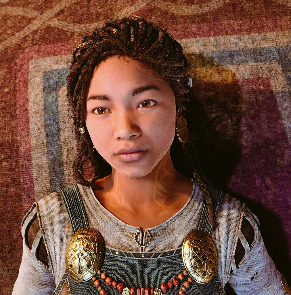 《戰神:諸神黃昏》黑妹演員曬幕後照 體態豐滿笑容燦爛