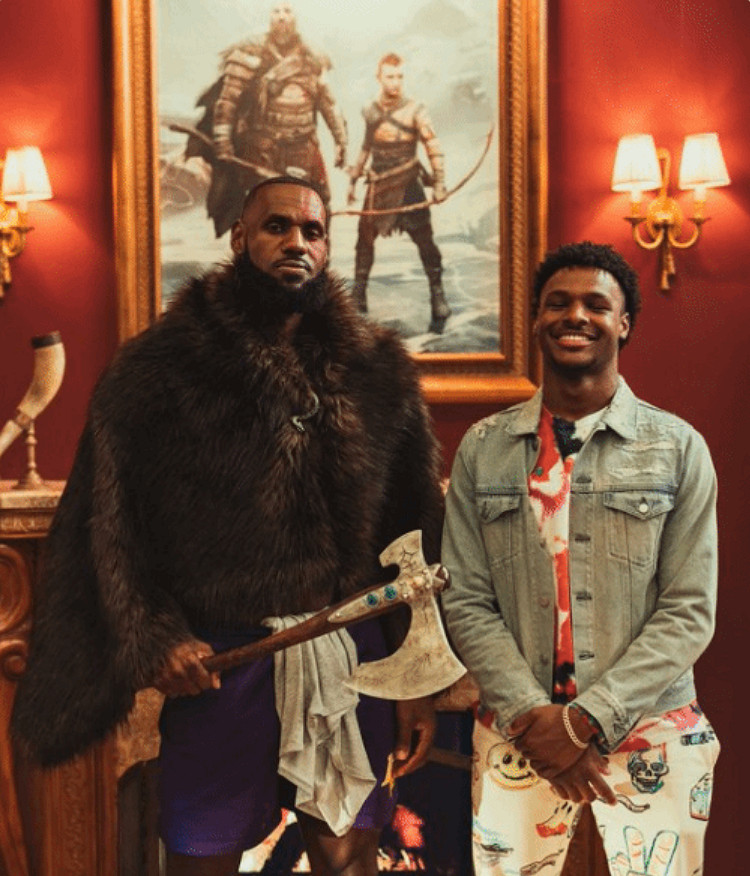 手握利維坦之斧!球星詹姆斯曬《戰神5》奎爺COS照! 手握利維坦之斧!球星詹姆斯曬《戰神5》奎爺COS照!