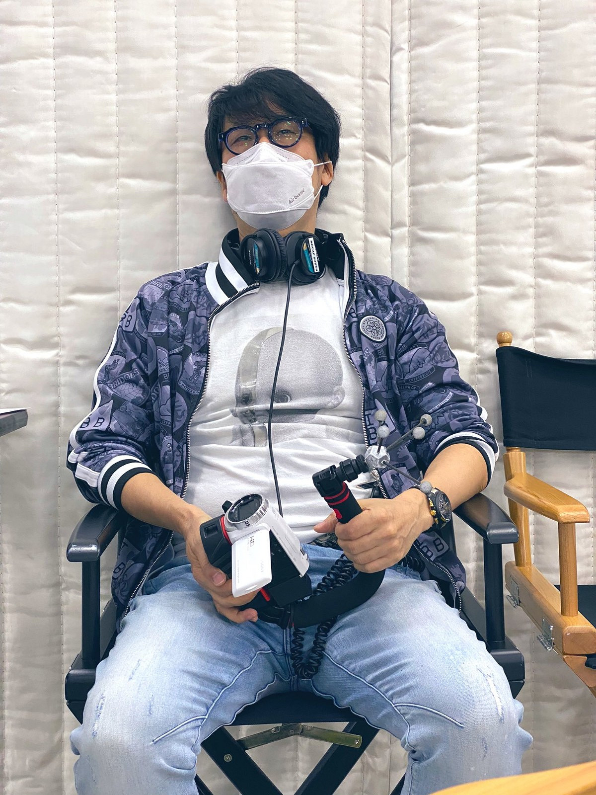 小島秀夫連發推特 展示與忽那汐裡合影畫面