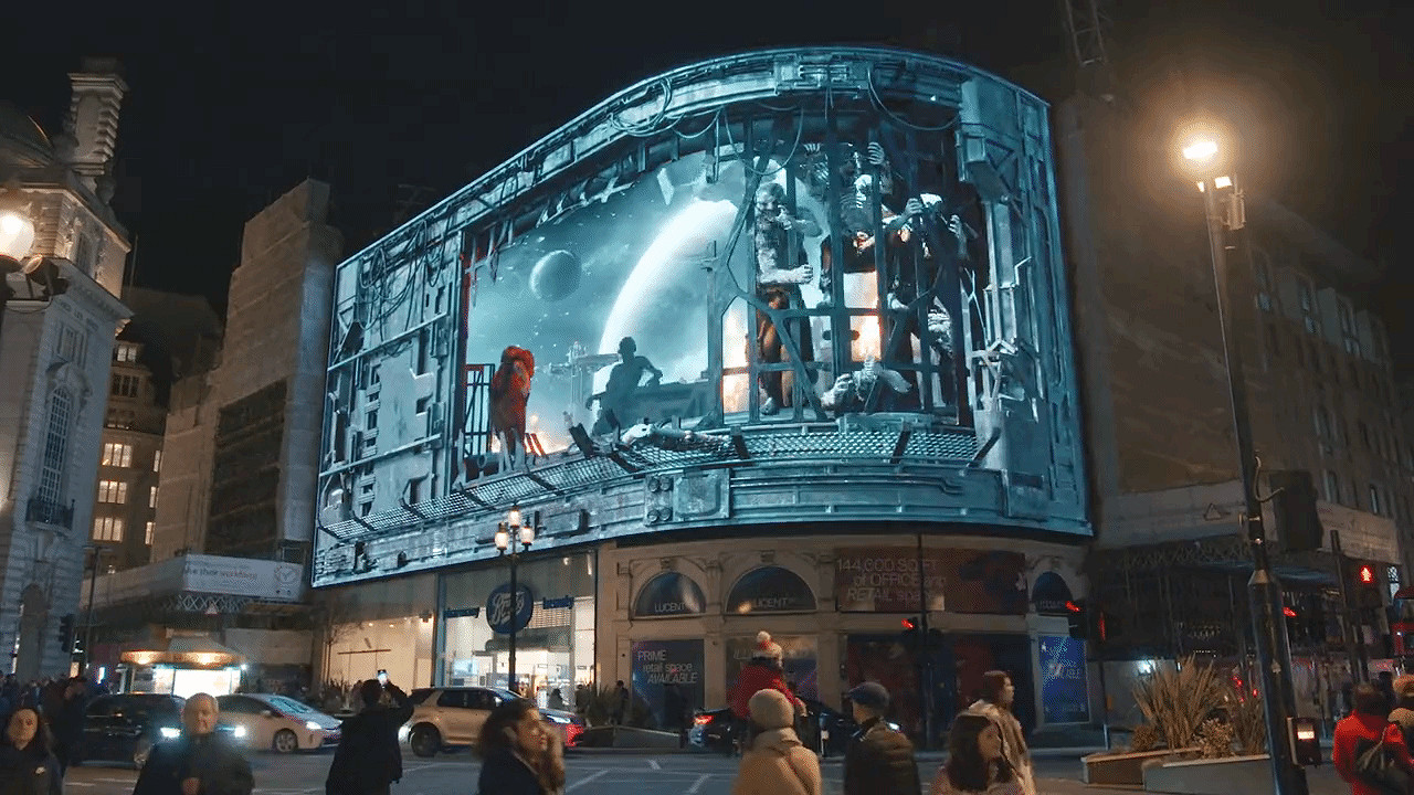 《木衛四協議》3D街頭廣告 怪物越屏而出，路人嚇尿