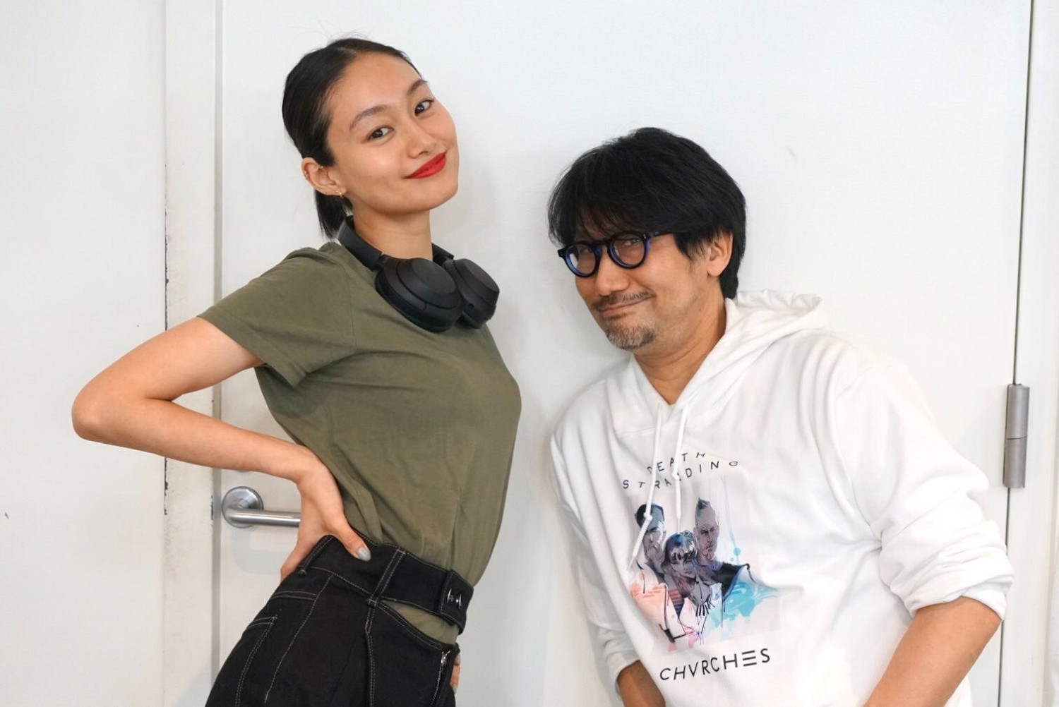 小島秀夫連發推特 展示與忽那汐裡合影畫面