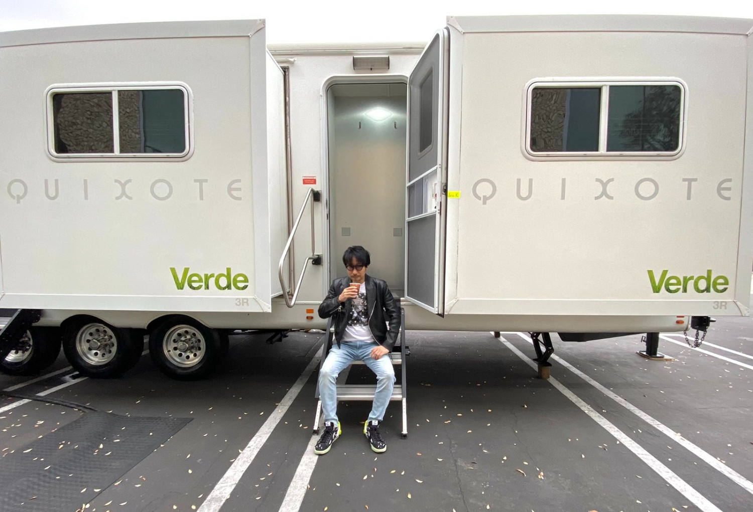 小島秀夫連發推特 展示與忽那汐裡合影畫面