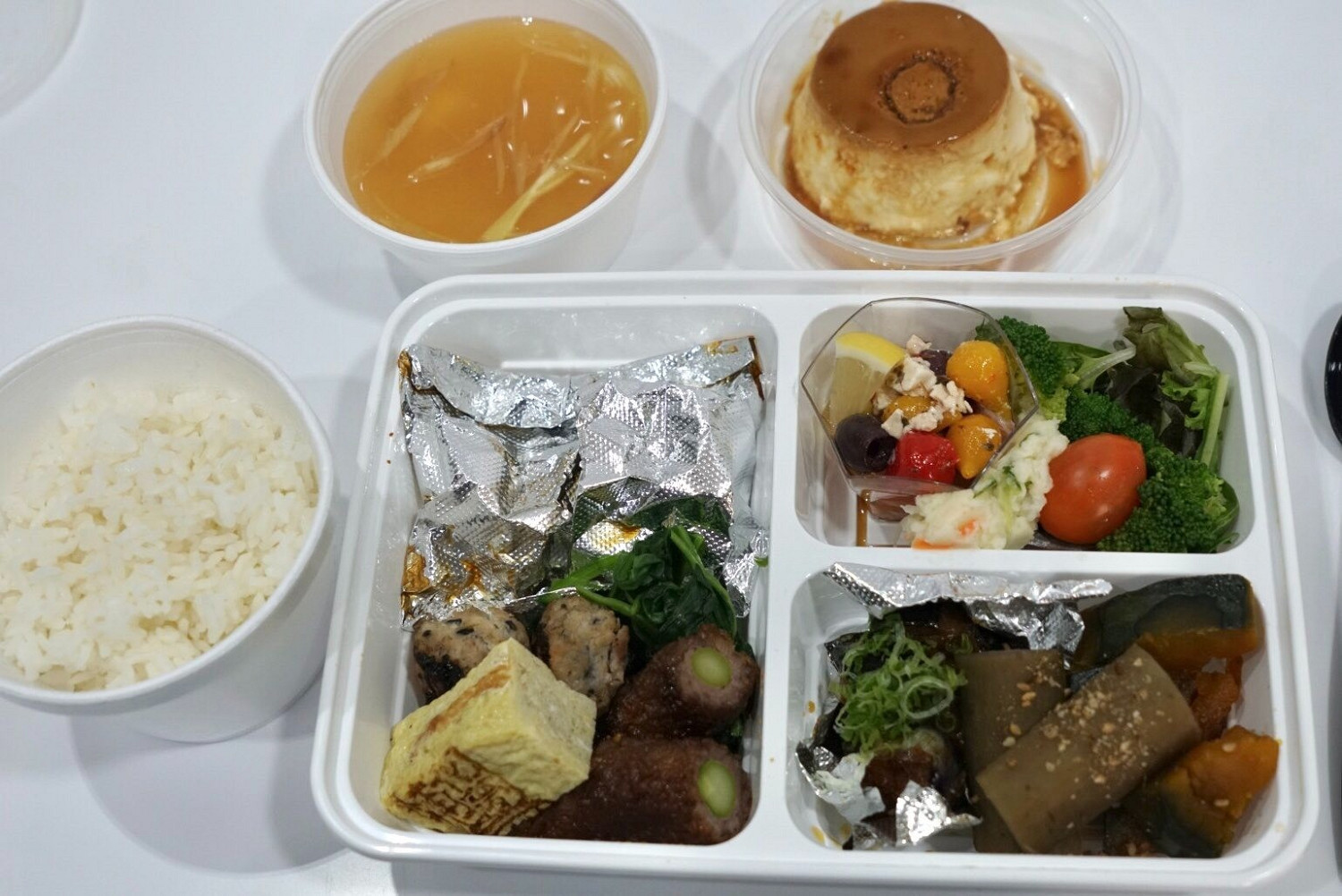 小島秀夫連發推特 展示與忽那汐裡合影畫面