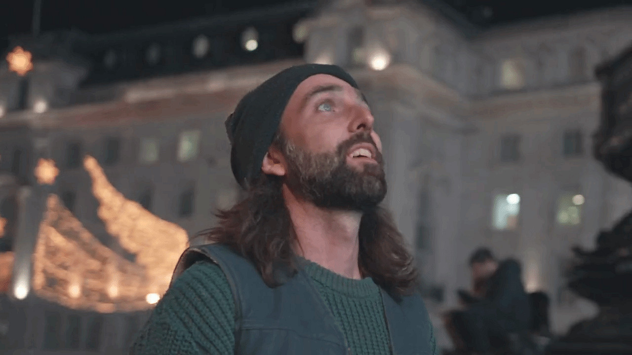 《木衛四協議》3D街頭廣告 怪物越屏而出，路人嚇尿