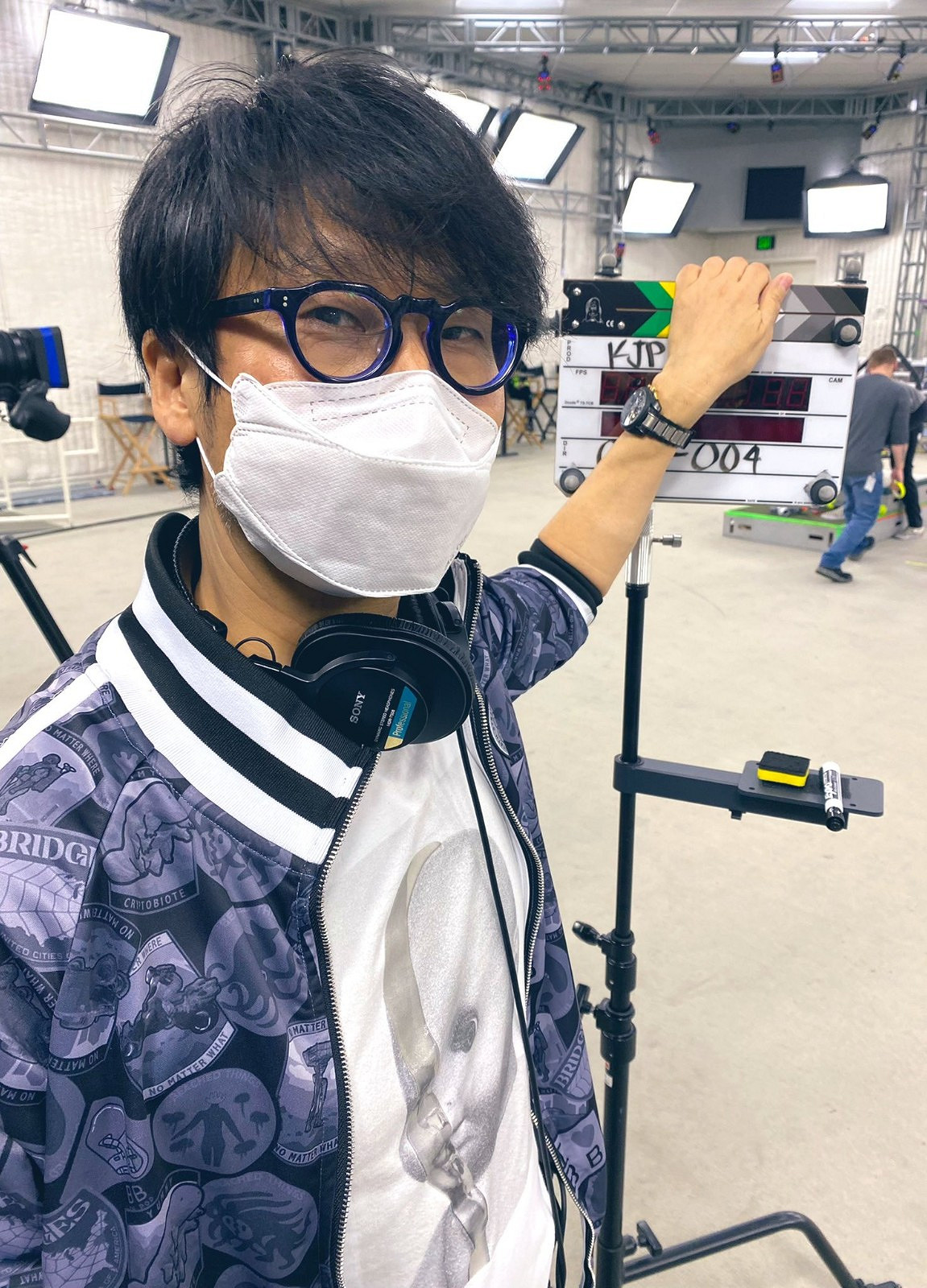 小島秀夫連發推特 展示與忽那汐裡合影畫面