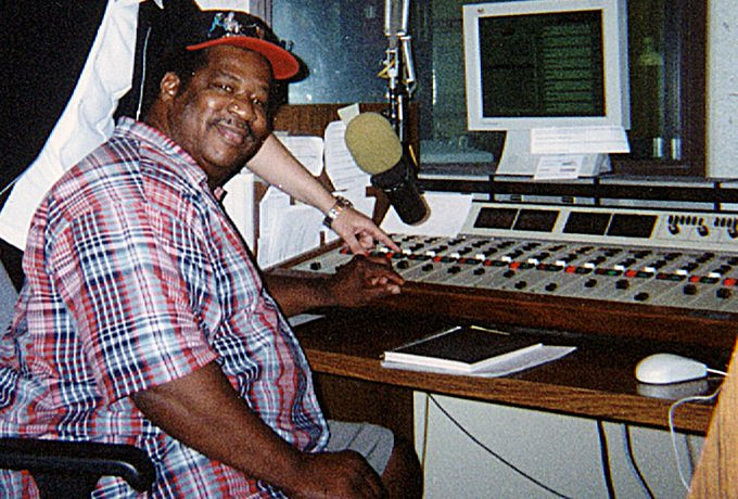 紅白機上插的那個卡帶，谷歌給它的作者做了個遊戲