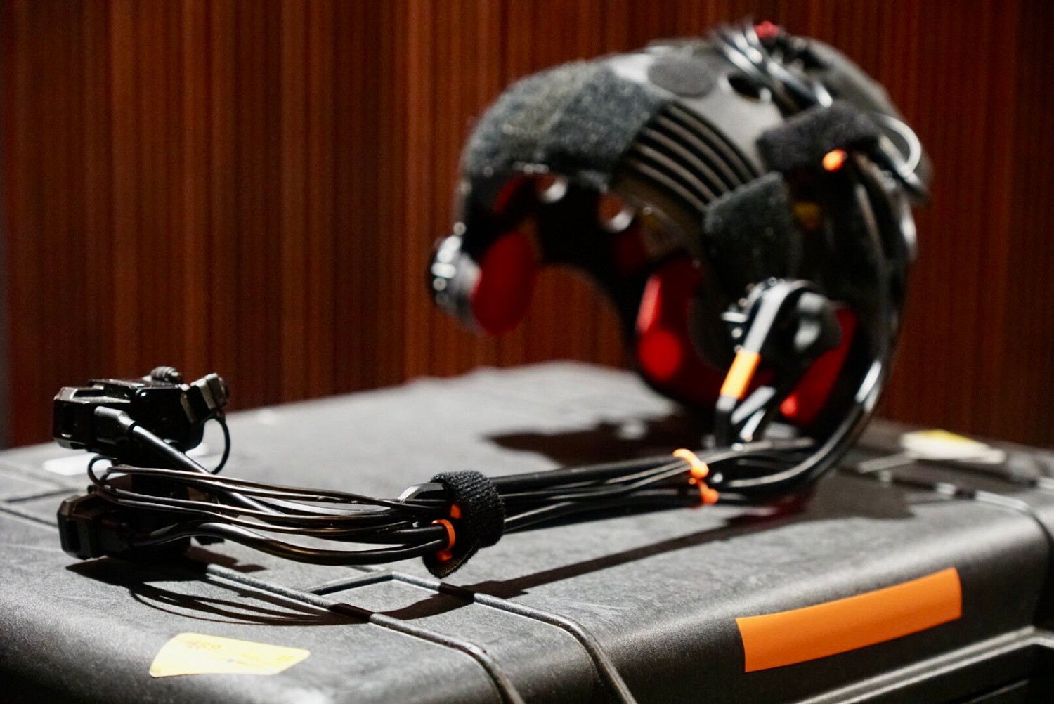 小島秀夫曬與老版《戰神》奎爺合照：分享雕像細節！