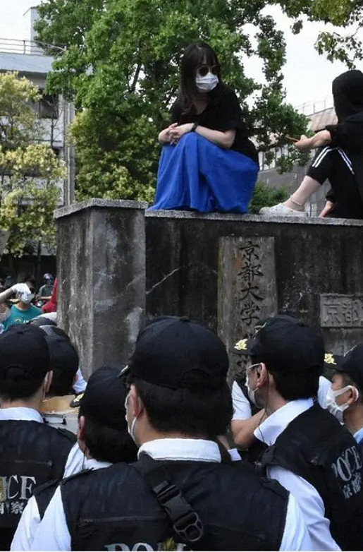 輸了就要失去信仰,幾萬日本網友圍觀了一場黑暗辯論