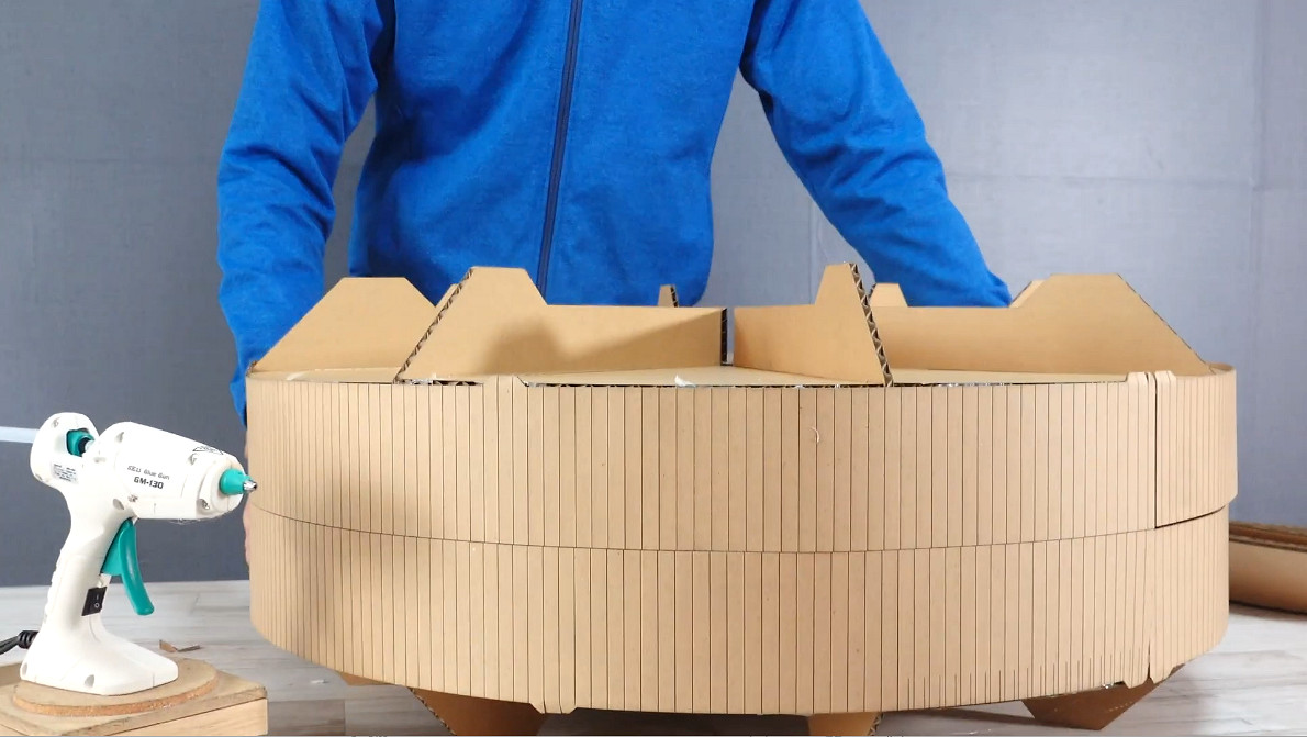 日本手工達人用硬紙板製作《FF7》克勞的摩托! 日本手工達人用硬紙板製作《FF7》克勞的摩托!