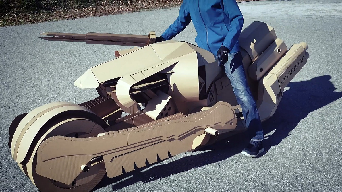 日本手工達人用硬紙板製作《FF7》克勞的摩托! 日本手工達人用硬紙板製作《FF7》克勞的摩托!