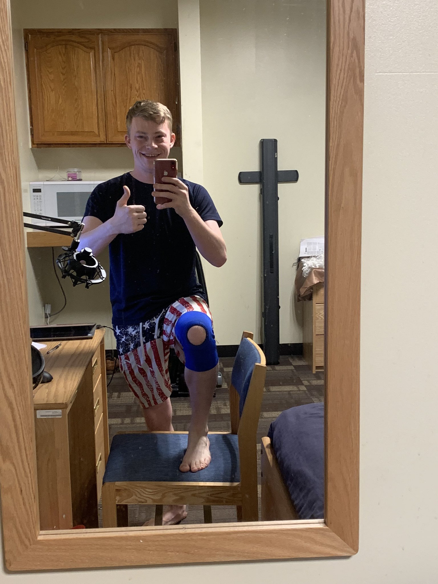 主播玩《COD戰區》決賽圈被擊殺 反應過激至膝蓋脫臼