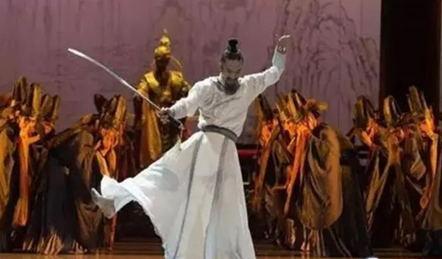 作為劍客的李白，那可是標準的爽文男主的模板