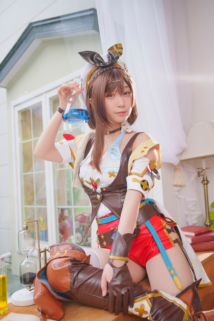 《萊莎3》合作美女Coser伊織萌 纖細小蠻腰正義無敵 《萊莎3》合作美女Coser伊織萌 纖細小蠻腰正義無敵