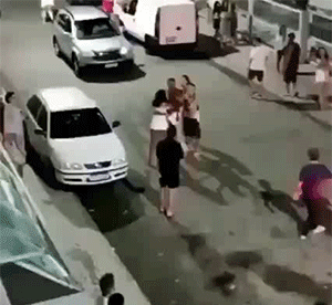 拿啤酒打窩能打到個老爺們 動圖 布娃娃的屁股還挺澀 拿啤酒打窩能打到個老爺們 動圖 布娃娃的屁股還挺澀