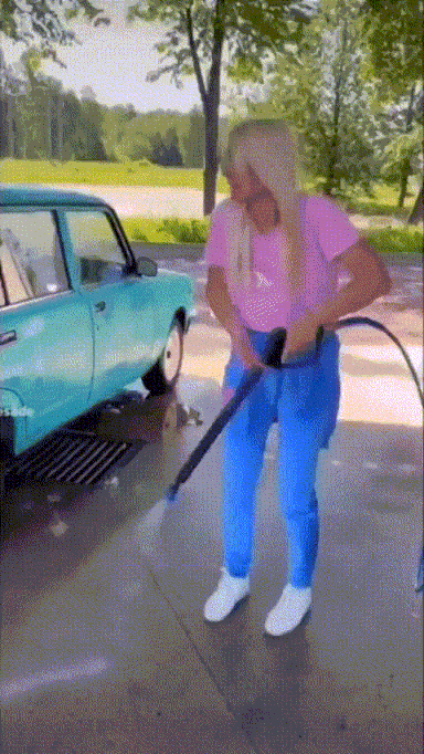 拿啤酒打窩能打到個老爺們 動圖 布娃娃的屁股還挺澀 拿啤酒打窩能打到個老爺們 動圖 布娃娃的屁股還挺澀