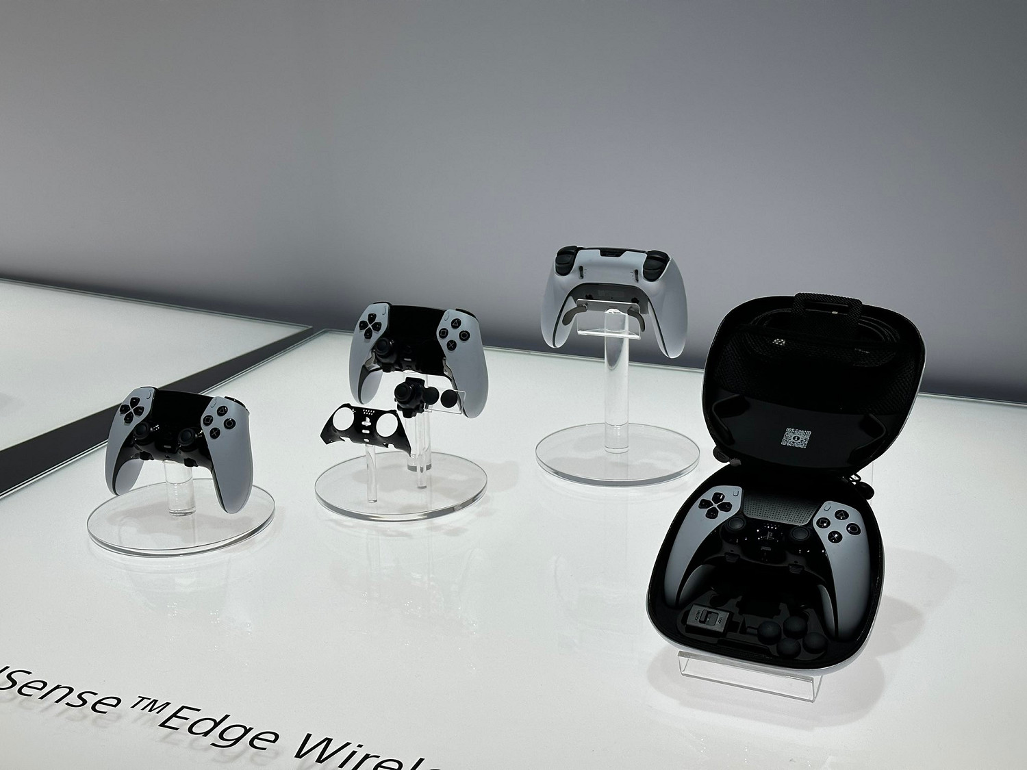 1599元!PS5精英手把在CES 2023展出:1月26日發售! 1599元!PS5精英手把在CES 2023展出:1月26日發售!