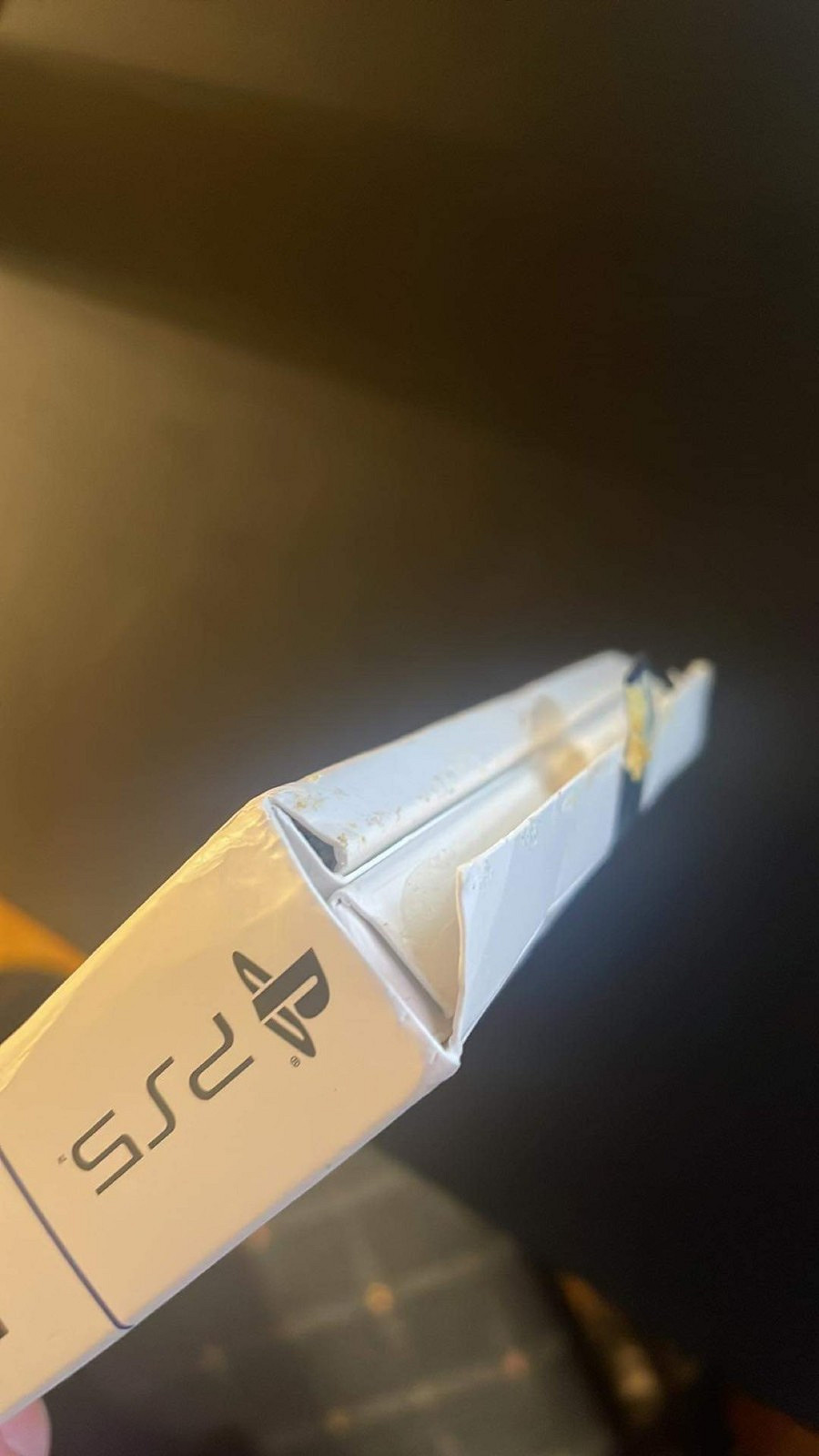 打包敷衍了事 多位玩家收到《最後的生還者：重製版》螢火蟲版後發現包裝破損