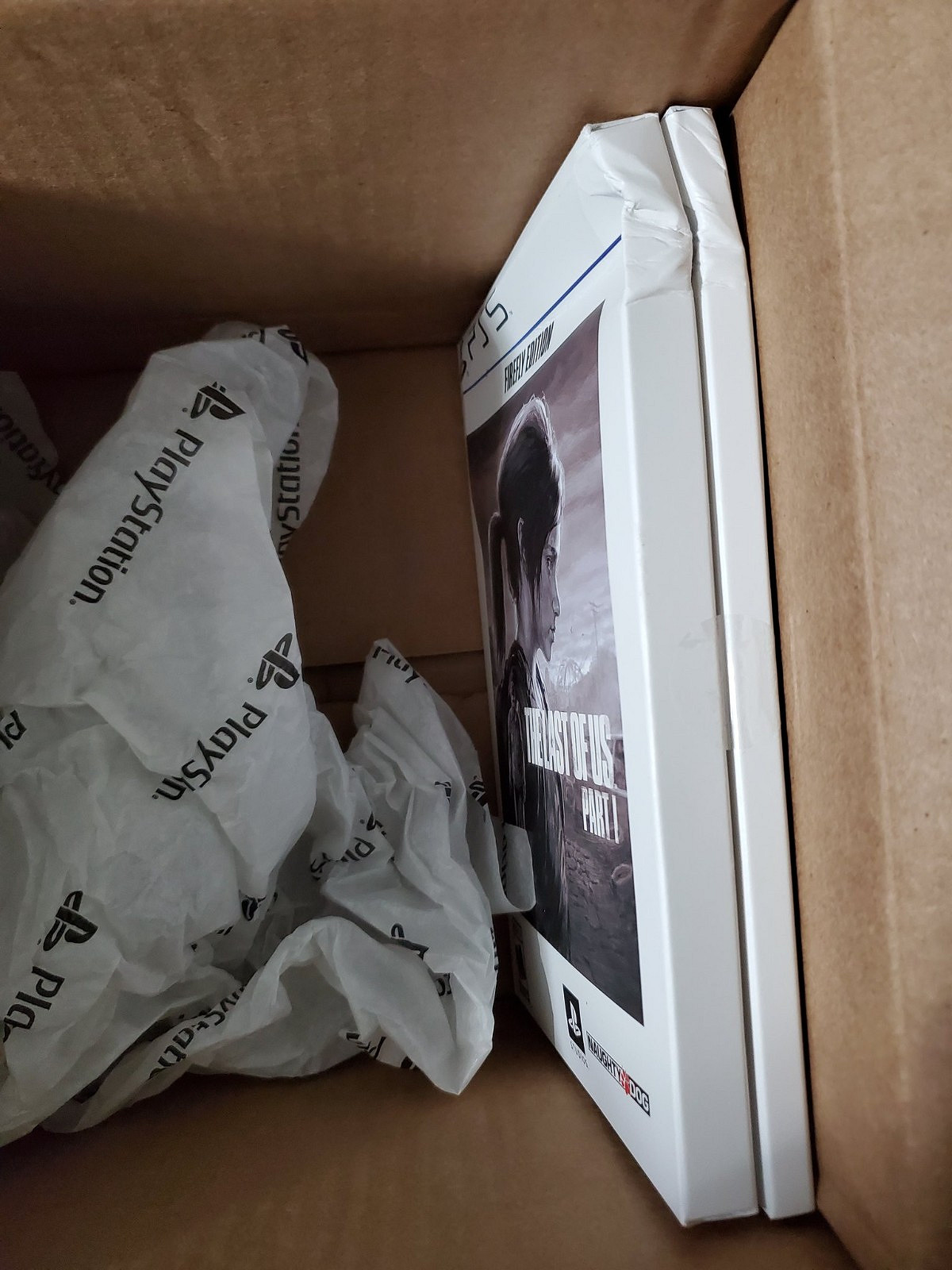 打包敷衍了事 多位玩家收到《最後的生還者：重製版》螢火蟲版後發現包裝破損