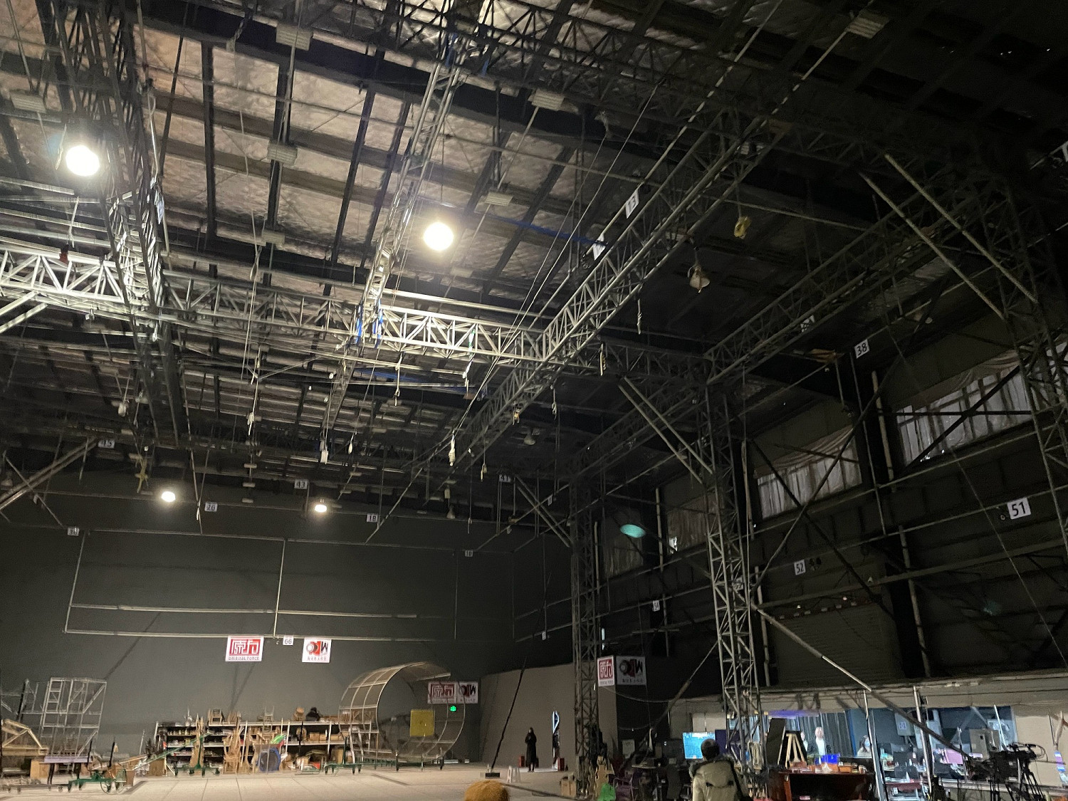 《黑神話》美術總監分享開工照片：疑似動捕拍攝廠棚！