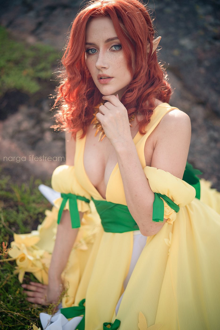 俄妹COS《魔獸》海邊版吉安娜：深V戰衣高品質還原！