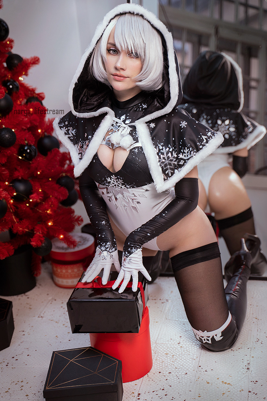 俄妹COS《魔獸》海邊版吉安娜：深V戰衣高品質還原！