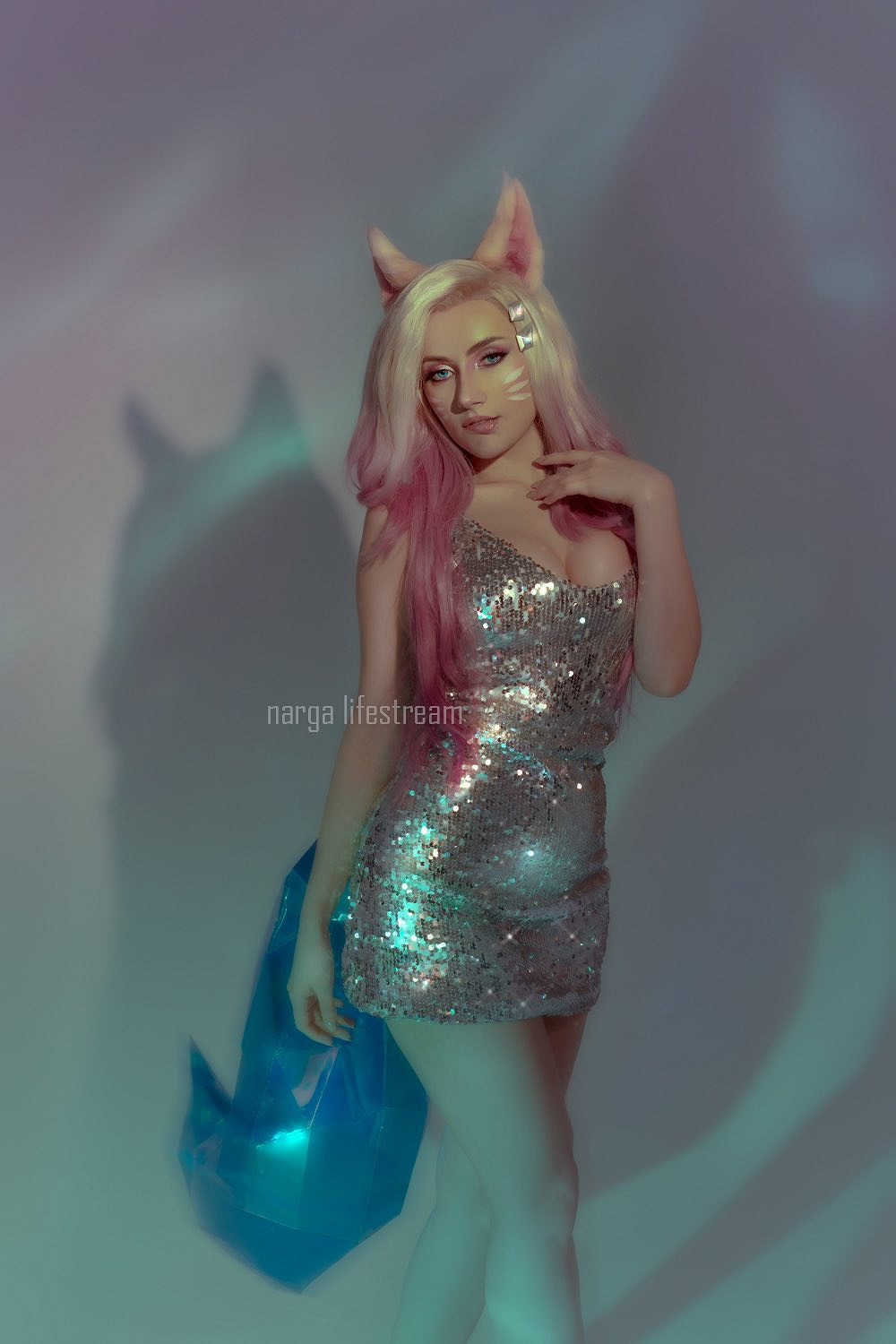 俄妹COS《魔獸》海邊版吉安娜：深V戰衣高品質還原！