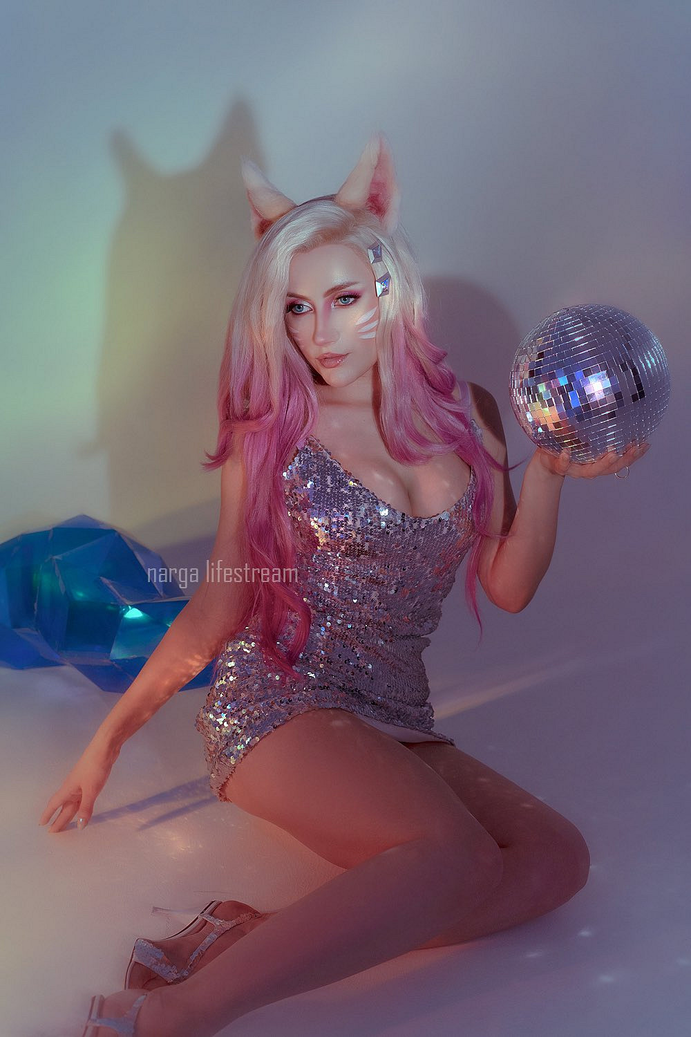 俄妹COS《魔獸》海邊版吉安娜：深V戰衣高品質還原！