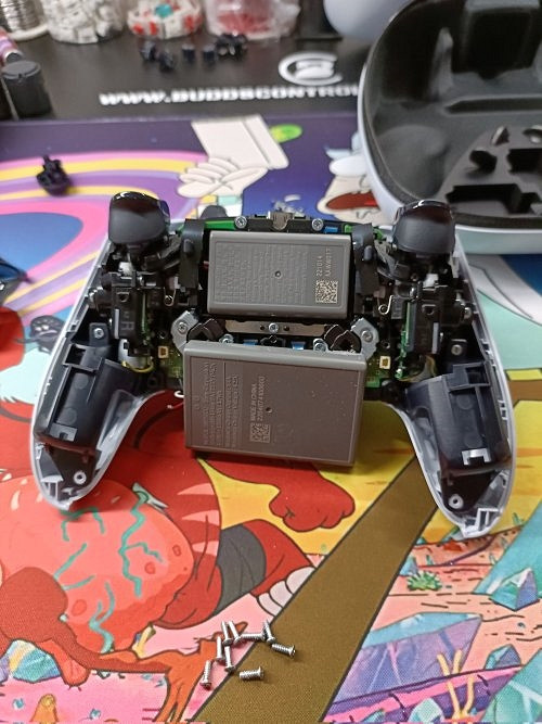 PS5 Edge搖桿續航差是因為這個：電池容量縮水1/3