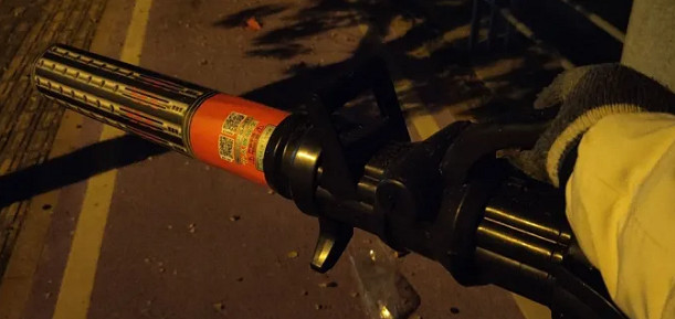 我過了3年來最安逸的年,直到被煙火刺客捅了一刀 我過了3年來最安逸的年,直到被煙火刺客捅了一刀