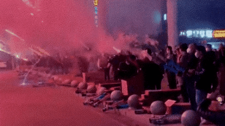 我過了3年來最安逸的年,直到被煙火刺客捅了一刀 我過了3年來最安逸的年,直到被煙火刺客捅了一刀