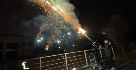 我過了3年來最安逸的年,直到被煙火刺客捅了一刀 我過了3年來最安逸的年,直到被煙火刺客捅了一刀