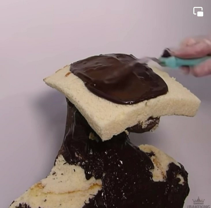 《最後生還者》“循聲者”蛋糕:最終成品效果太逼真! 《最後生還者》“循聲者”蛋糕:最終成品效果太逼真!