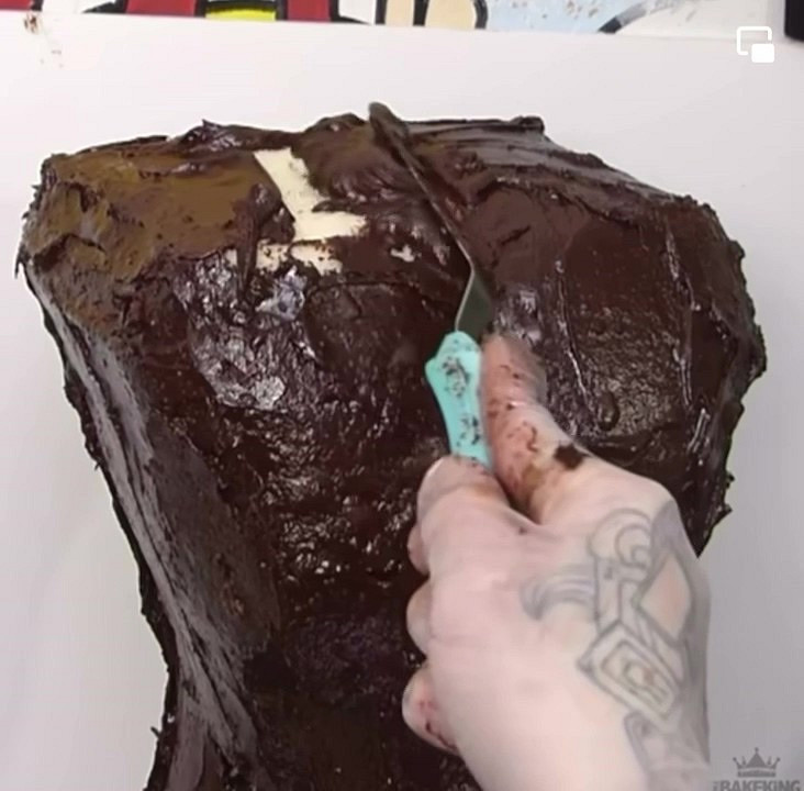 《最後生還者》“循聲者”蛋糕:最終成品效果太逼真! 《最後生還者》“循聲者”蛋糕:最終成品效果太逼真!