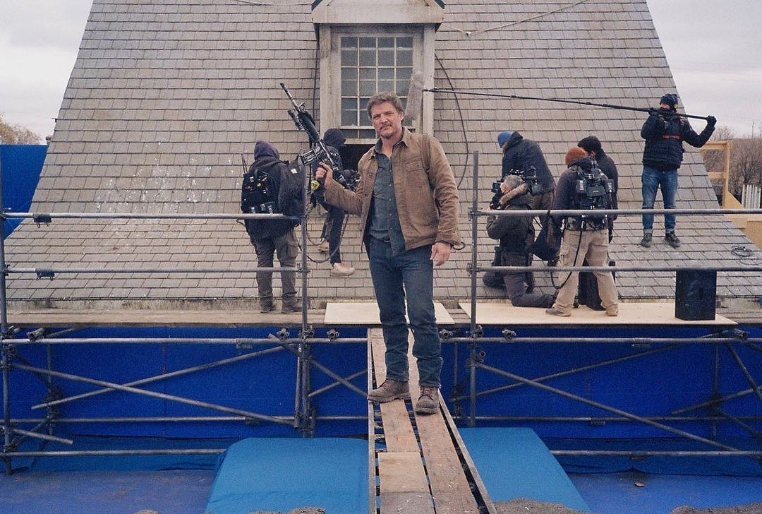 《最後生還者》分享新片場照：休憩時光及場地街道！