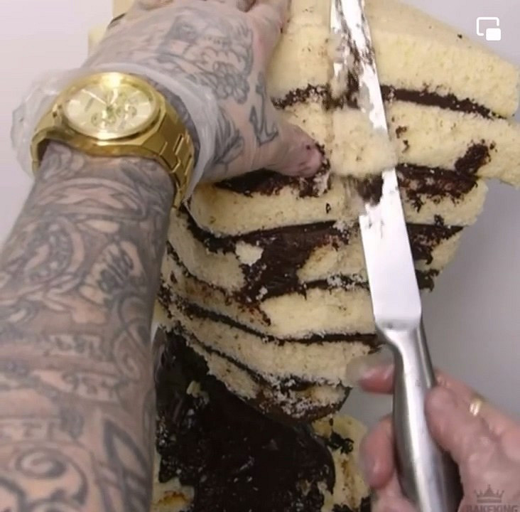 《最後生還者》“循聲者”蛋糕:最終成品效果太逼真! 《最後生還者》“循聲者”蛋糕:最終成品效果太逼真!