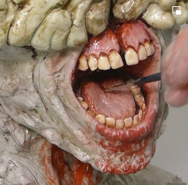 《最後生還者》“循聲者”蛋糕:最終成品效果太逼真! 《最後生還者》“循聲者”蛋糕:最終成品效果太逼真!