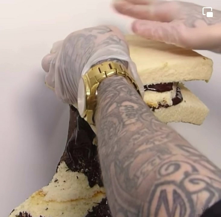 《最後生還者》“循聲者”蛋糕:最終成品效果太逼真! 《最後生還者》“循聲者”蛋糕:最終成品效果太逼真!