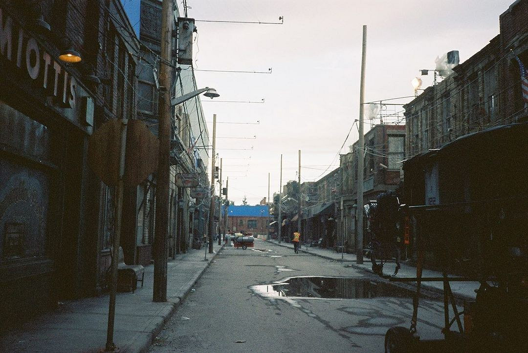 《最後生還者》分享新片場照：休憩時光及場地街道！