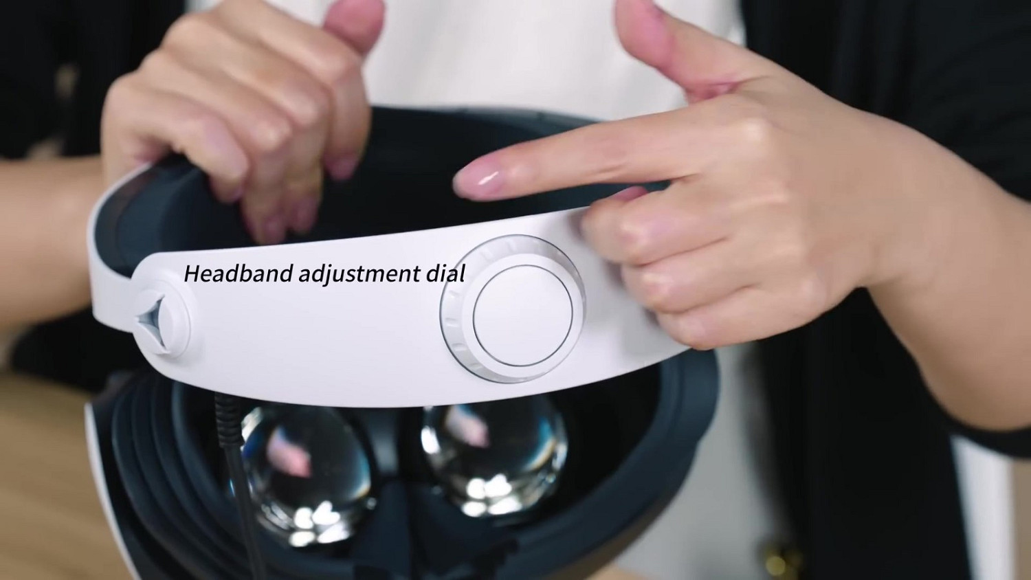 索尼PS VR2官方開箱影片：美女姐姐介紹主要特性功能