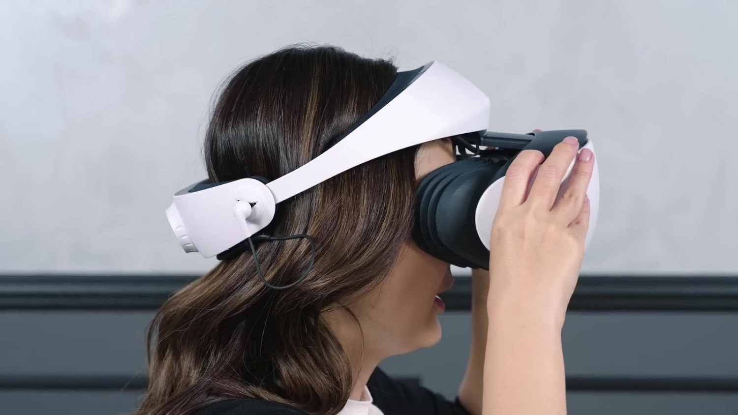 索尼PS VR2官方開箱影片：美女姐姐介紹主要特性功能