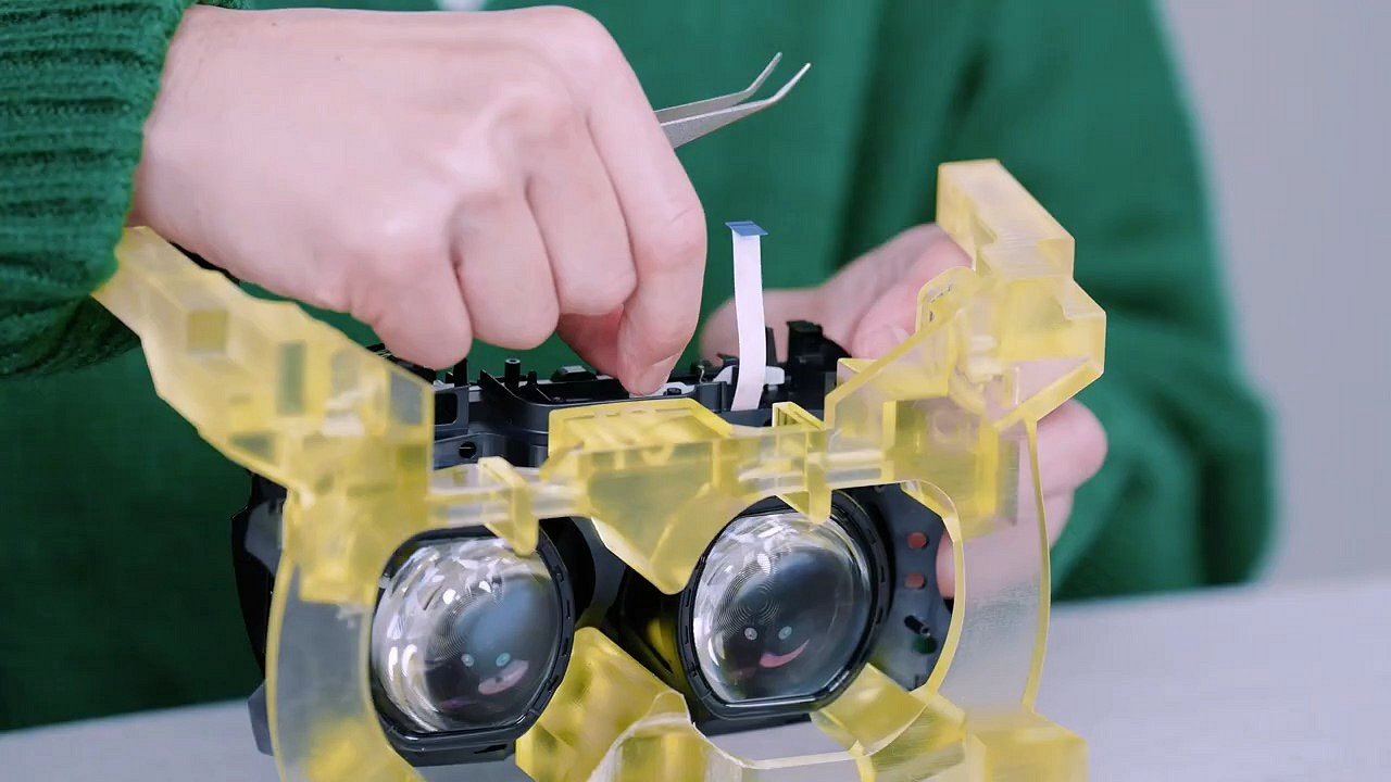 PS VR2設計師現身親自拆解PS VR2頭顯