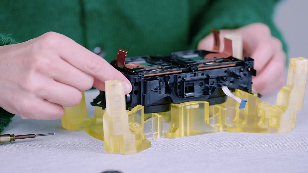 PS VR2設計師現身親自拆解PS VR2頭顯