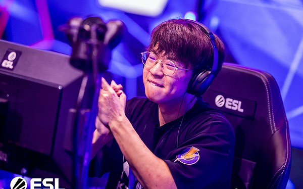 《星際爭霸2》世界冠軍呼籲：不要再給暴雪送錢了！