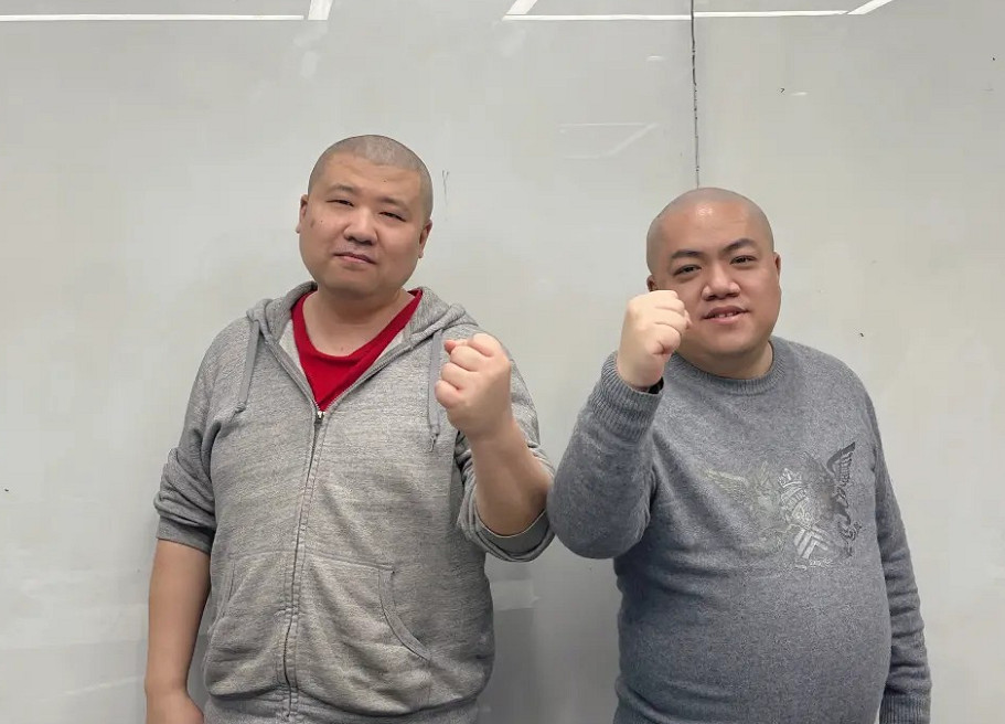 兩顆&quot;鹵蛋&quot;！《星際2》冠軍為孫一峰黃旭東剃光頭！