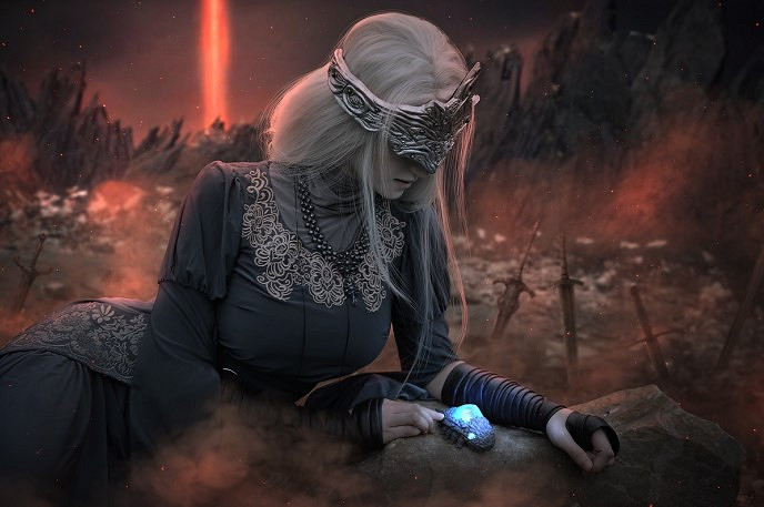 俄妹COS《黑暗之魂》太陽公主：異域風情巨大頭燈！