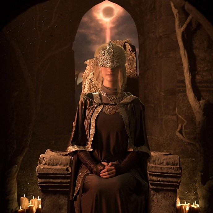 俄妹COS《黑暗之魂》太陽公主：異域風情巨大頭燈！