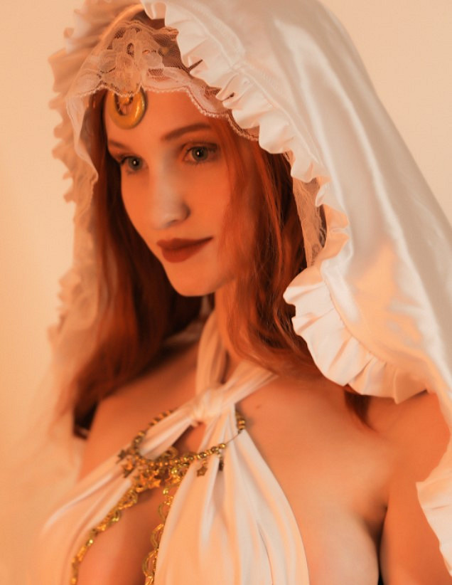 俄妹COS《黑暗之魂》太陽公主：異域風情巨大頭燈！